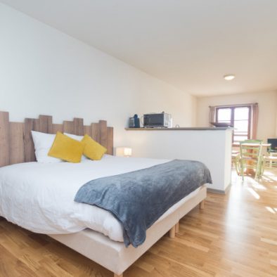 auberge du midi studio équipé lit