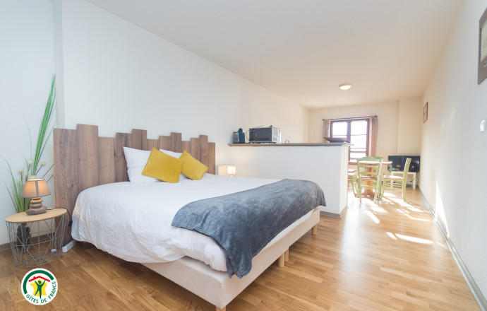 auberge du midi studio équipé lit