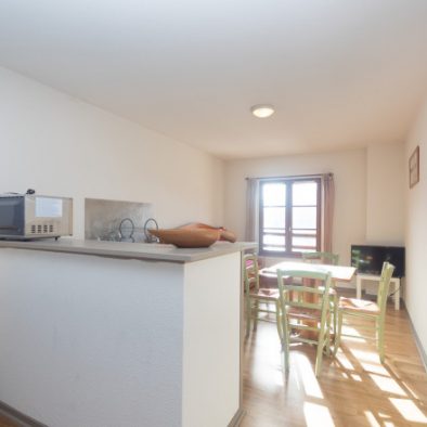 auberge du midi studio équipé salon