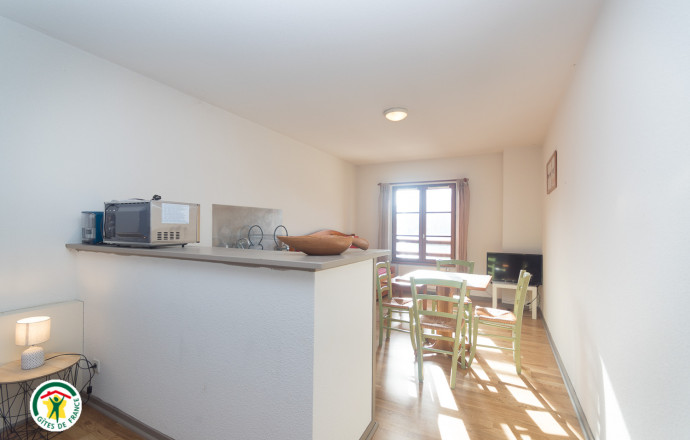 auberge du midi studio équipé salon