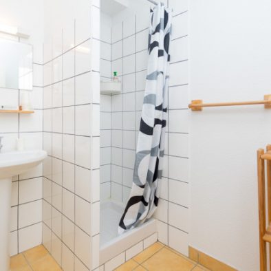 auberge du midi studio équipé salle de bain