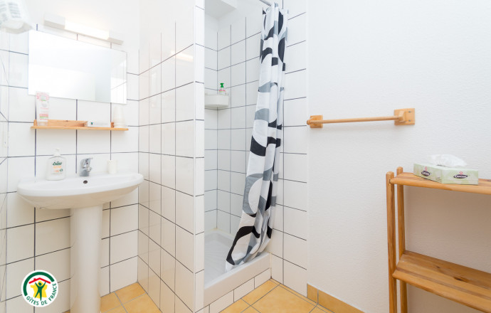 auberge du midi studio équipé salle de bain